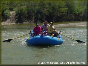 Jack Deatherage rowing Bonnie Haskins and Yolanda Deatherage in Boquillas Canyon