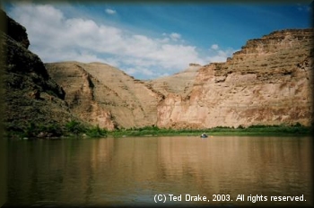 Flatwater through gorgeous canyons on the Green River